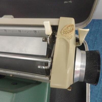 LOT 40 VINTAGE SMITH CORONA CLASSIC 12 TYPEWRITER
