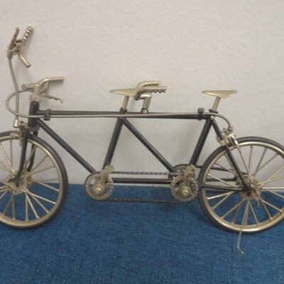 LOT 41.     1/10 SCALE DIE CAST BIKES