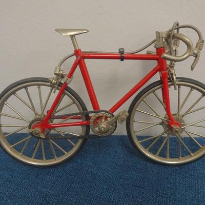 LOT 42. 1/10 SCALE DIE CAST BIKES