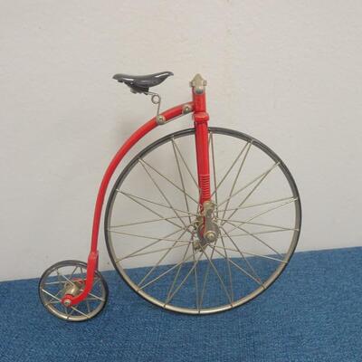 LOT 42. 1/10 SCALE DIE CAST BIKES
