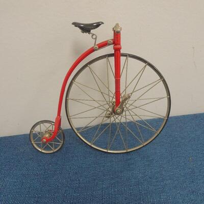 LOT 42. 1/10 SCALE DIE CAST BIKES