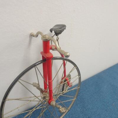 LOT 42. 1/10 SCALE DIE CAST BIKES
