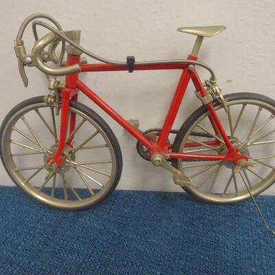 LOT 42. 1/10 SCALE DIE CAST BIKES