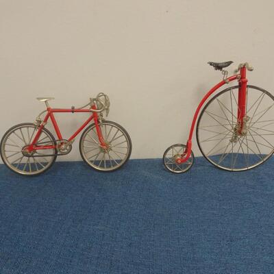 LOT 42. 1/10 SCALE DIE CAST BIKES