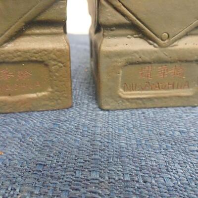LOT 47. ASIAN HOME DECOR