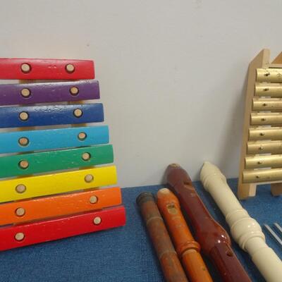 LOT 48. VARIETY OF MUSICAL INSTRUMENTS