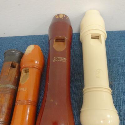 LOT 48. VARIETY OF MUSICAL INSTRUMENTS