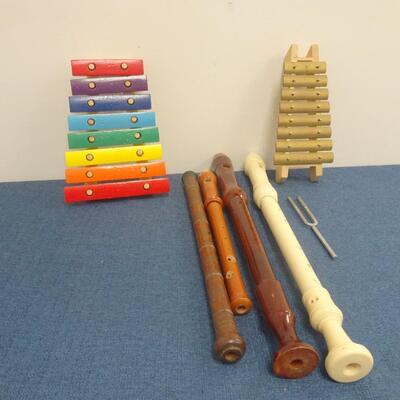 LOT 48. VARIETY OF MUSICAL INSTRUMENTS