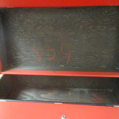 LOT 50. VINTAGE RCA TUBE CADDY /CARRYING CASE