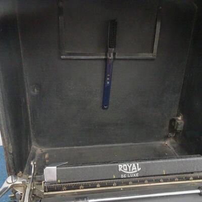 LOT 61. VINTAGE ROYAL PORTABLE TYPEWRITER