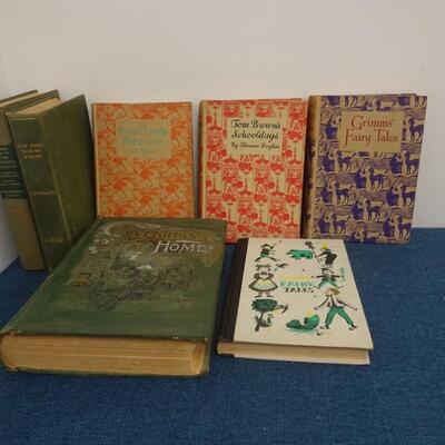 LOT 67. COLLECTION OF VINTAGE BOOKS (7)