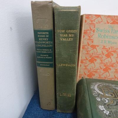 LOT 67. COLLECTION OF VINTAGE BOOKS (7)