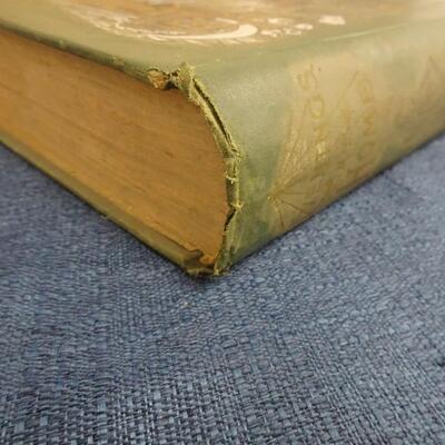 LOT 67. COLLECTION OF VINTAGE BOOKS (7)