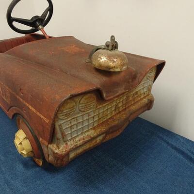 LOT 70  VINTAGE AMF FIRE CHIEF PEDAL CAR