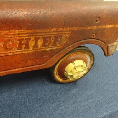 LOT 70  VINTAGE AMF FIRE CHIEF PEDAL CAR