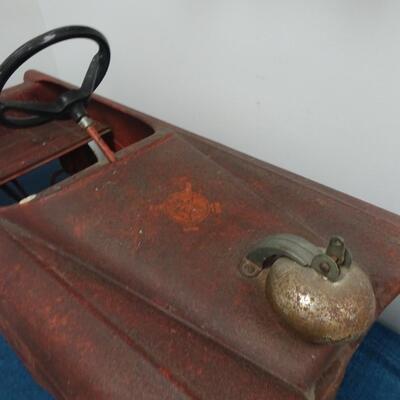 LOT 70  VINTAGE AMF FIRE CHIEF PEDAL CAR