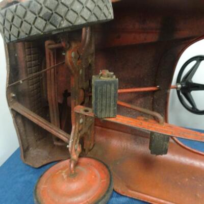 LOT 70  VINTAGE AMF FIRE CHIEF PEDAL CAR