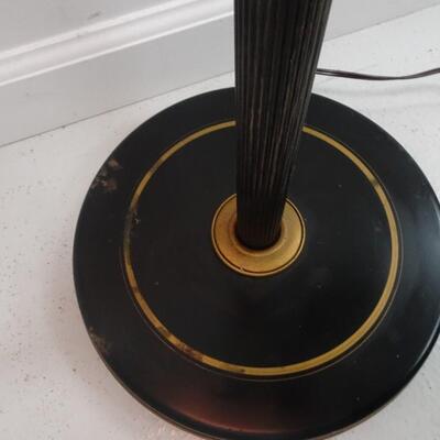 LOT 71. VINTAGE BLACK TOLE FLOOR LAMP