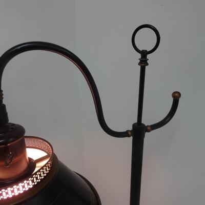 LOT 71. VINTAGE BLACK TOLE FLOOR LAMP