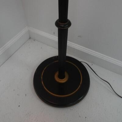 LOT 71. VINTAGE BLACK TOLE FLOOR LAMP