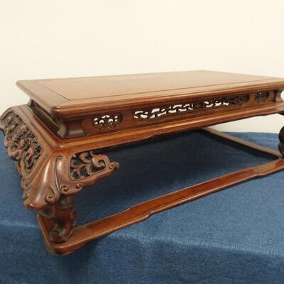 LOT 72. HAND CARVED ROSEWOOD DISPLAY TABLE/RISER