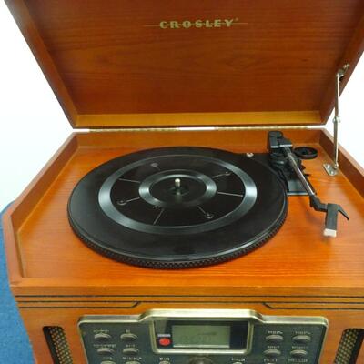 LOT 79 CROSLEY MODEL CR248 TURNTABLE AND AM/FM RADIO