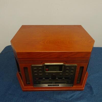 LOT 79 CROSLEY MODEL CR248 TURNTABLE AND AM/FM RADIO