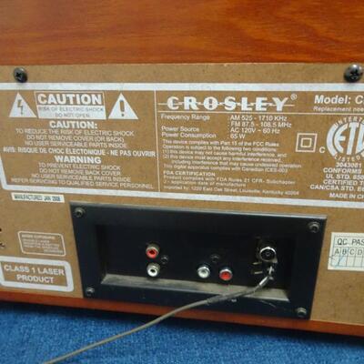 LOT 79 CROSLEY MODEL CR248 TURNTABLE AND AM/FM RADIO