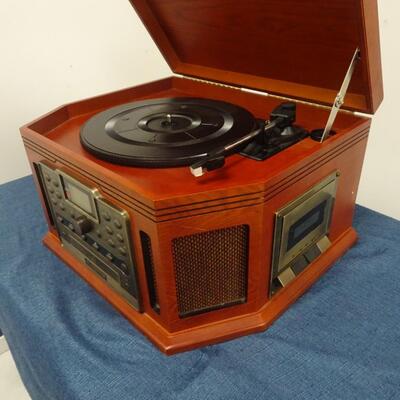 LOT 79 CROSLEY MODEL CR248 TURNTABLE AND AM/FM RADIO
