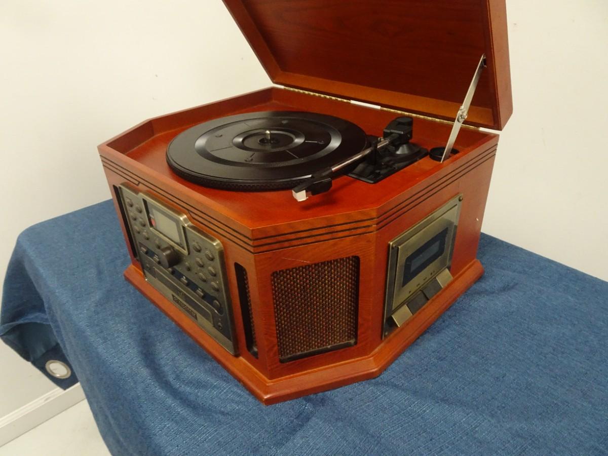 LOT 79 CROSLEY MODEL CR248 TURNTABLE AND AM/FM RADIO