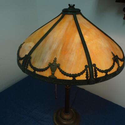 LOT 80 ANTIQUE SLAG PANEL LAMP