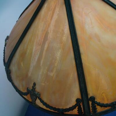 LOT 80 ANTIQUE SLAG PANEL LAMP