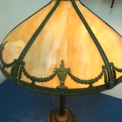 LOT 80 ANTIQUE SLAG PANEL LAMP