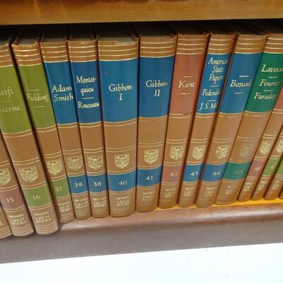 LOT 81  GREAT BOOKS OF THE WESTERN WORLD SET  ENCYCLOPEDIA BRITANNICA INC. SET OF 54