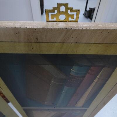 LOT 89 FOUR PANEL SCREEN WITH DECORATIVE BOOK SHELF PRINT