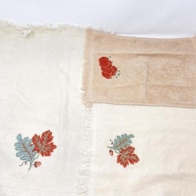 DECORATIVE FALL HAND TOWELS