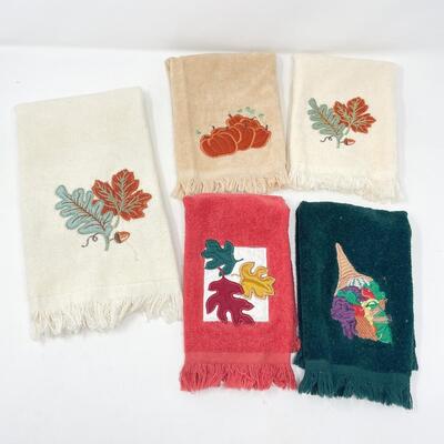 DECORATIVE FALL HAND TOWELS
