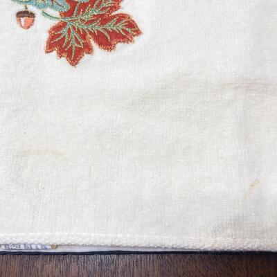 DECORATIVE FALL HAND TOWELS