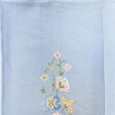 VINTAGE EMBROIDERED LINENS LOT