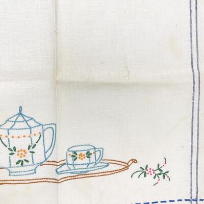 VINTAGE EMBROIDERED LINENS LOT