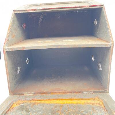 VINTAGE CHIPPY METAL BREAD BOX