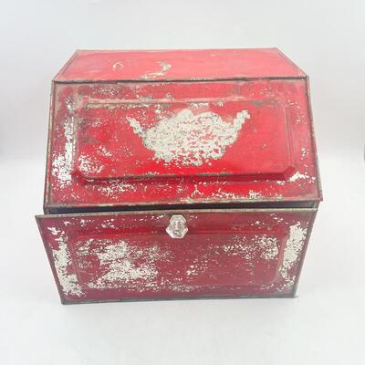 VINTAGE CHIPPY METAL BREAD BOX