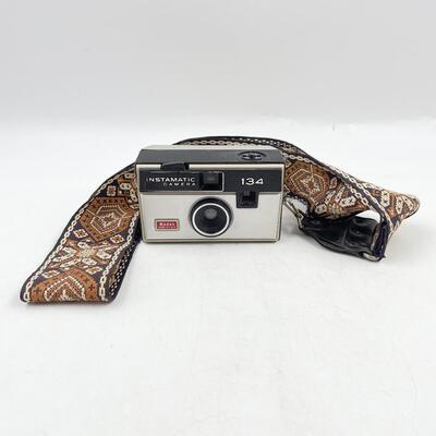 VINTAGE KODAK INSTAMATIC 134 CAMERA & STRAP