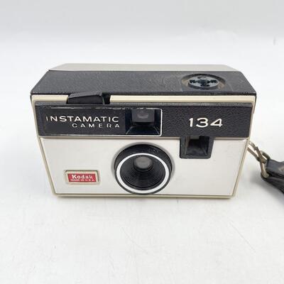 VINTAGE KODAK INSTAMATIC 134 CAMERA & STRAP