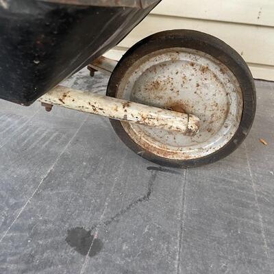 MINI METAL WHEELBARROW
