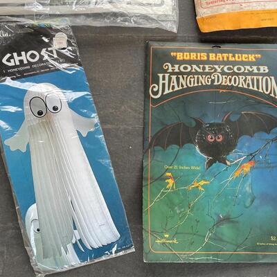 VINTAGE HALLOWEEN PAPER DECORATION LOT