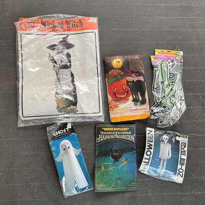 VINTAGE HALLOWEEN PAPER DECORATION LOT