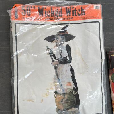 VINTAGE HALLOWEEN PAPER DECORATION LOT