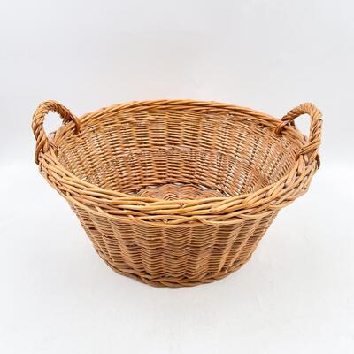 VINTAGE YUGOSLAVIA ROUND WICKER BASKET 13.5â€
