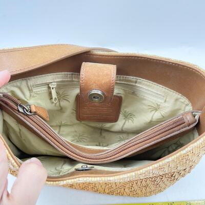 VINTAGE FOSSIL WOVEN STRAW HANDBAG